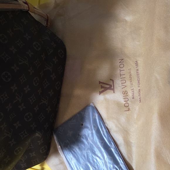 Classic Brown Monogram Tote - Picture 7 of 8